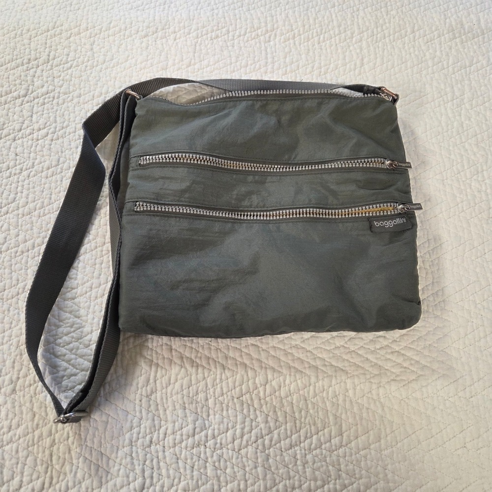 Baggallini Triple Zip Crossbody Bag Charcoal Gray Nylon Adjustable Strap Small